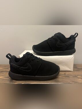 Nike Roshe One Shoes Triple Black 749430-031 Toddler Size 8C